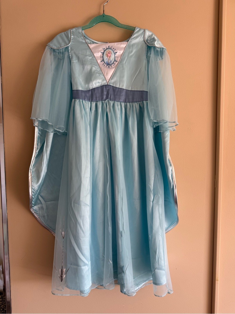 Elsa night gown size 5/6